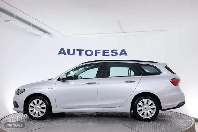 Usado Fiat Tipo Easy 95 CV (69 kW) 2017 Plateado Familiar