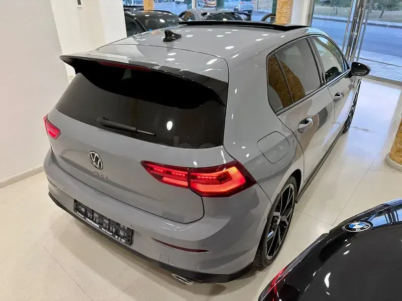 Usado VW Golf VII GTI Clubsport 301 CV (221 kW) 2021 Gris / plata Utilitario