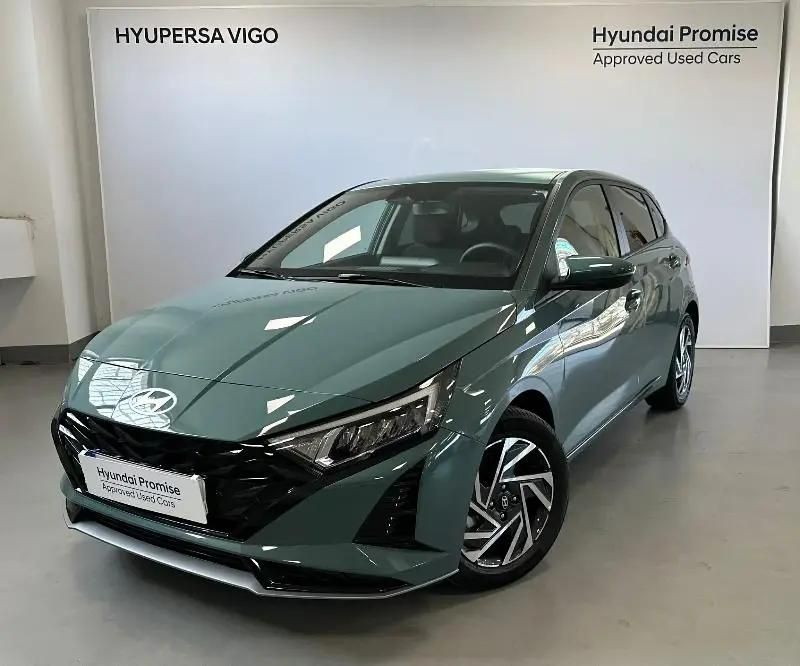 Verde Usado 2024 Hyundai i20 | 16.990 € (Precio justo) - Imagen 1/4