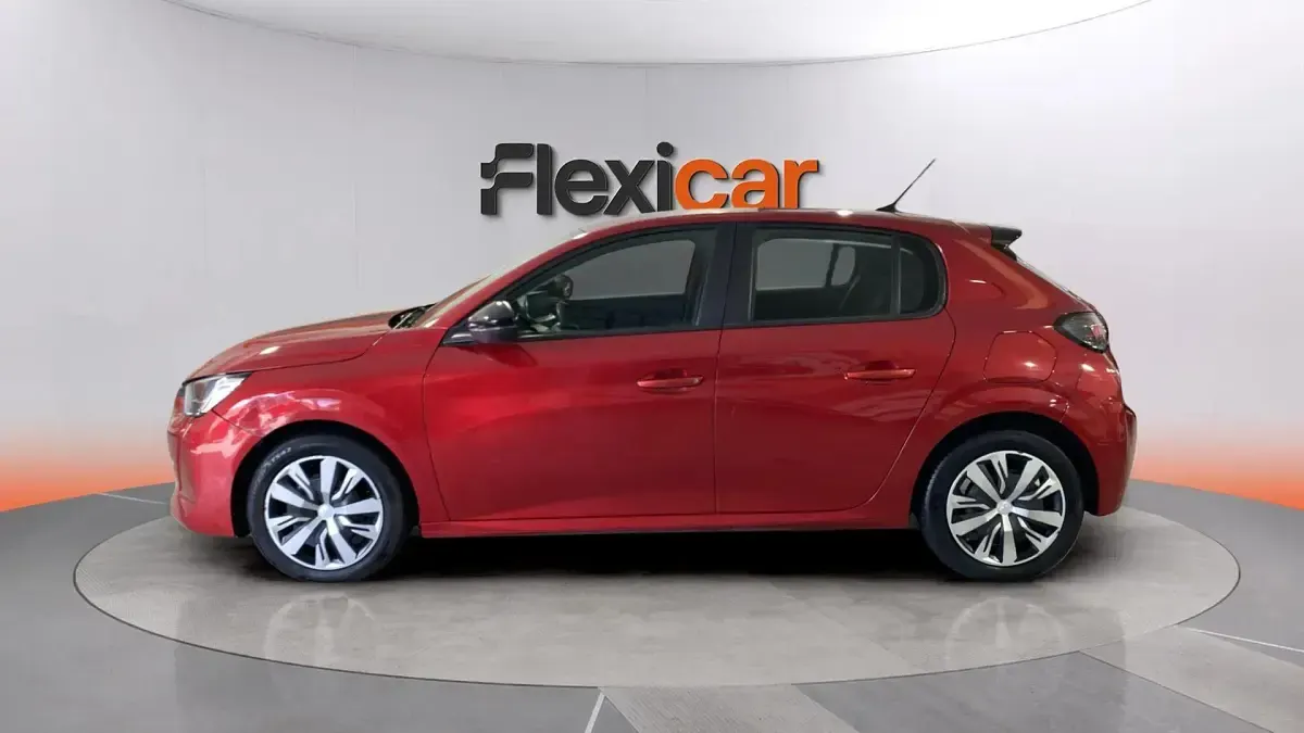 Usado Peugeot 208 Active 100 CV (73 kW) 2023 Rojo Utilitario
