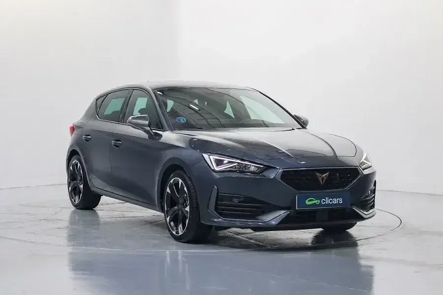 Begagnad Cupra Leon 150 HK (110 kW) 2023 Grå Sedan
