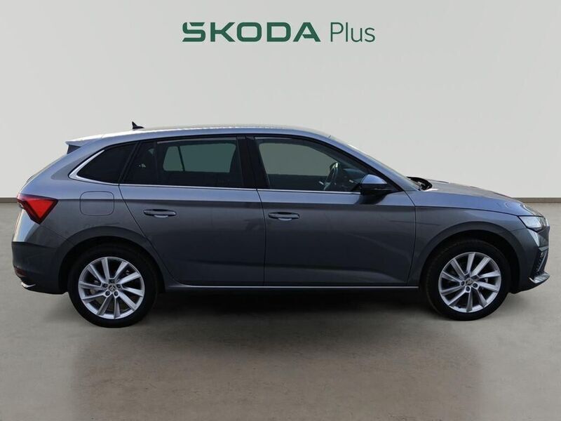 Usado Skoda Scala Selection 115 CV (84 kW) 2024 Gris Utilitario