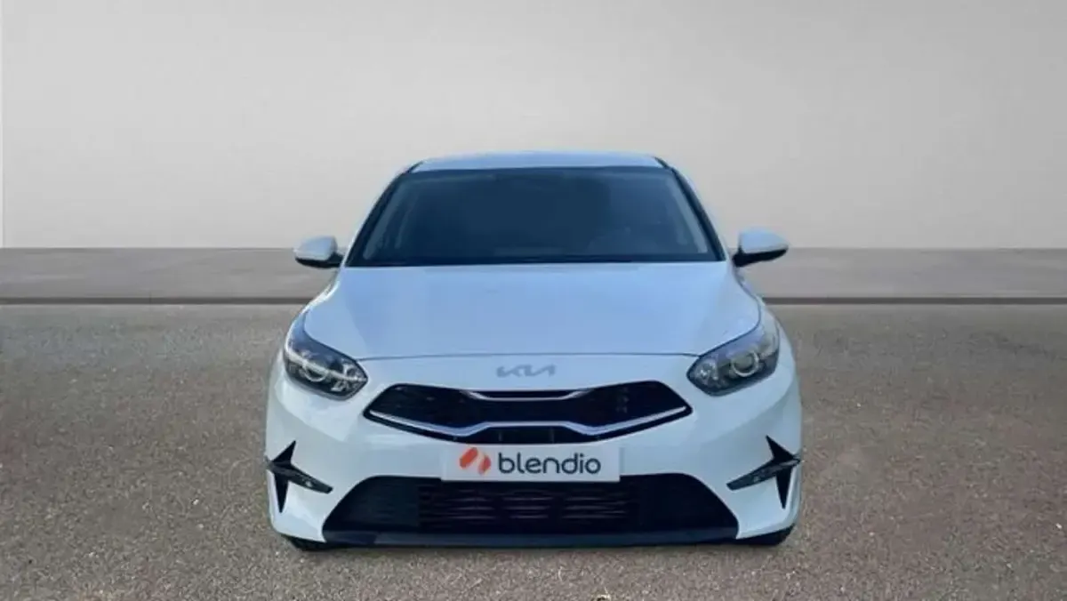 Usado Kia Ceed 101 CV (74 kW) 2025 Blanco Utilitario