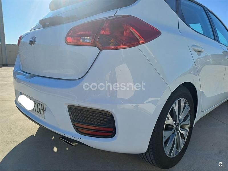 Usado Kia Ceed Plus 100 CV (73 kW) 2017 Blanco Utilitario