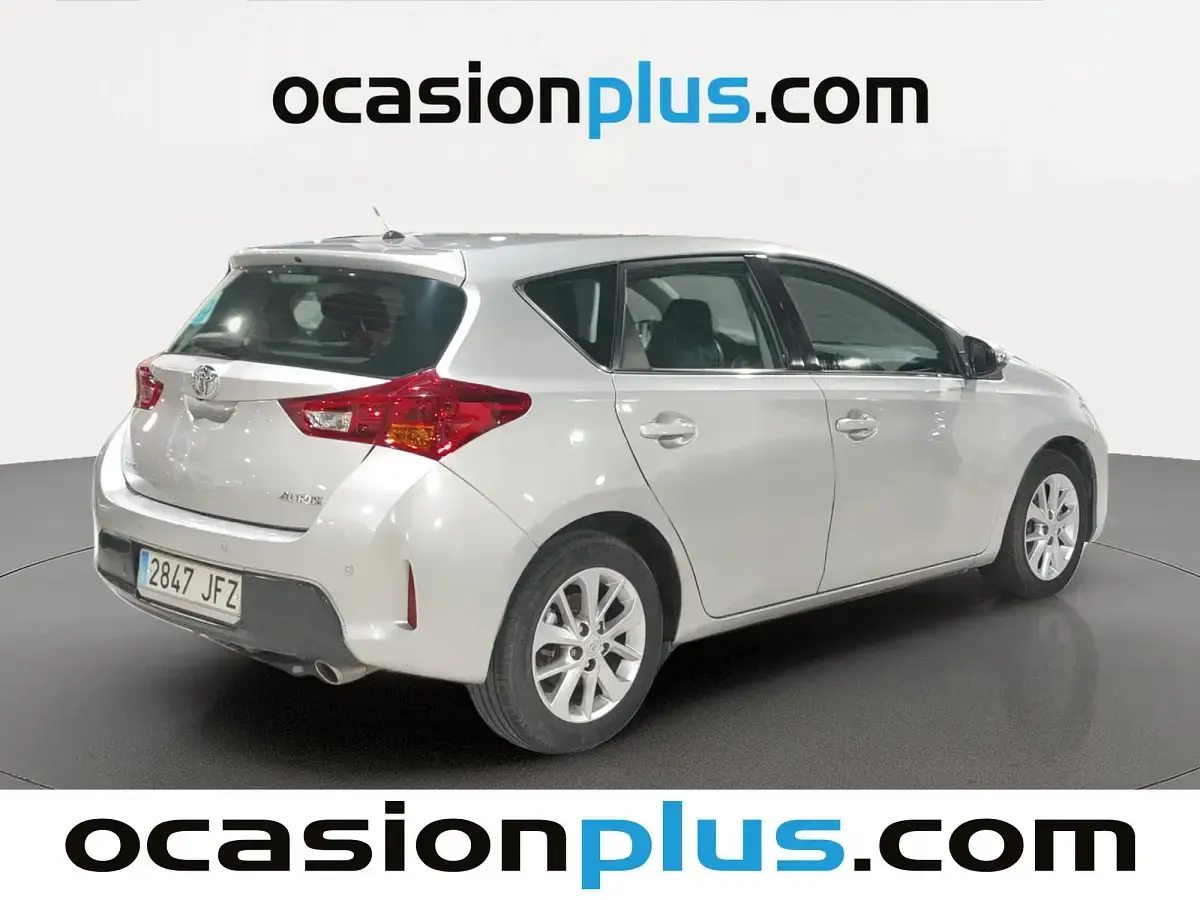 Usado Toyota Auris Active 132 CV (97 kW) 2015 Gris plata Utilitario