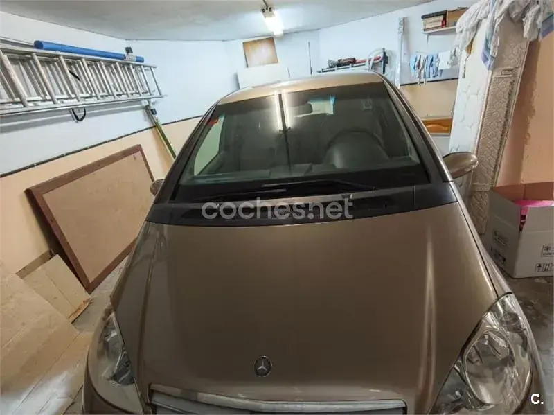 Usado Mercedes A180 Elegance 109 CV (80 kW) 2005 Beige Monovolumen