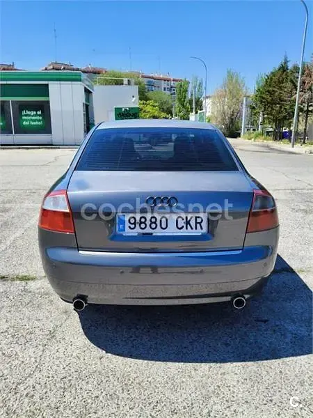 Usado Audi A4 163 CV (119 kW) 2003 Gris / plata Berlina