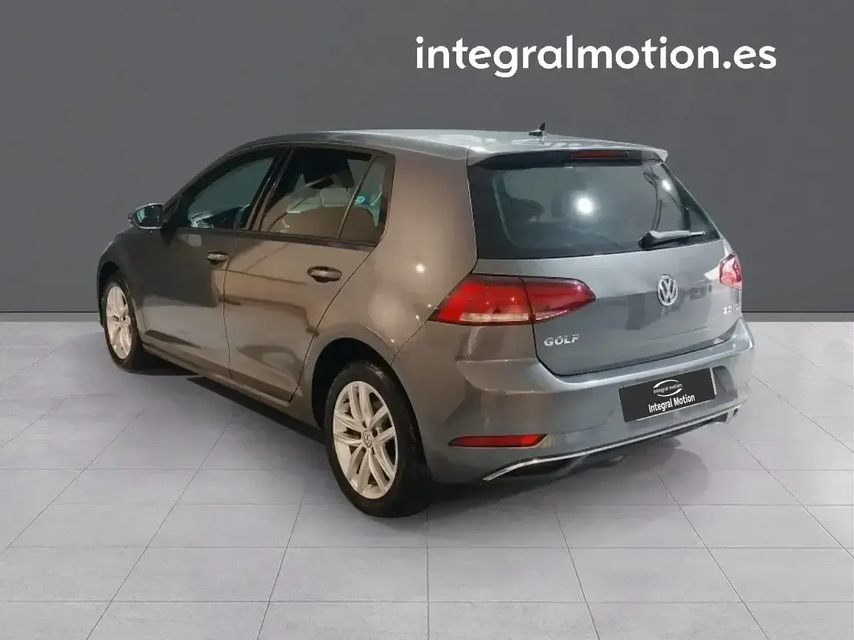 Usado VW Golf VII Advance 150 CV (110 kW) 2018 Gris Berlina