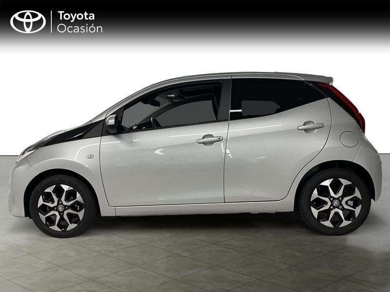 Usado Toyota Aygo X-play 72 CV (52 kW) 2021 Plata Utilitario