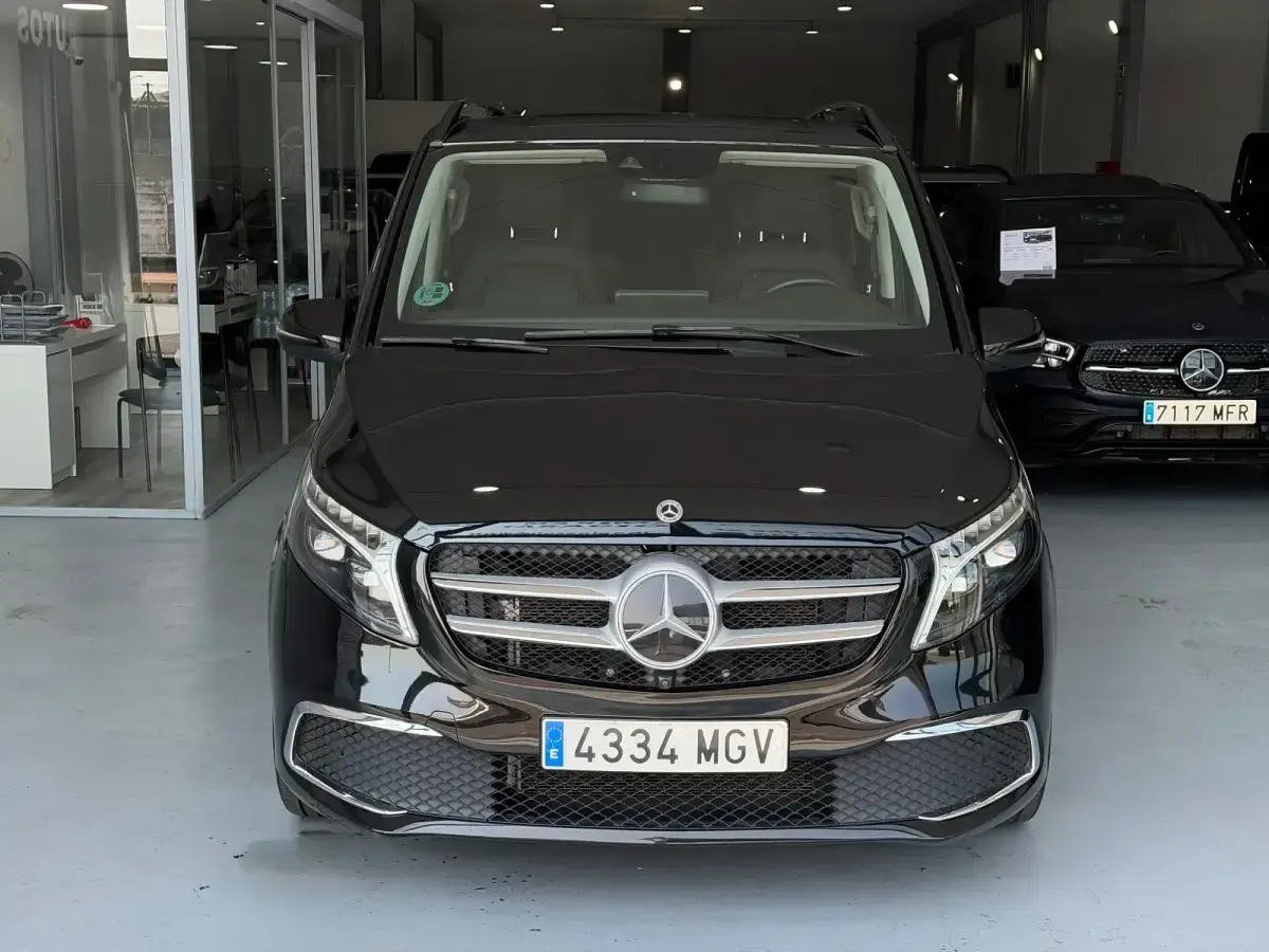 Usado Mercedes V300 Avantgarde 239 CV (175 kW) 2023 Negro Monovolumen