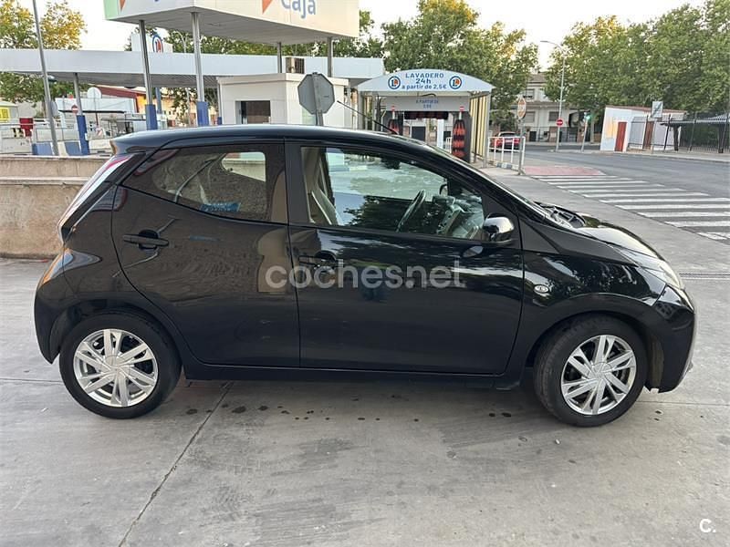 Negro Usado 2017 Toyota Aygo X-play Utilitario | 8900 € (Precio justo) - Imagen 1/2