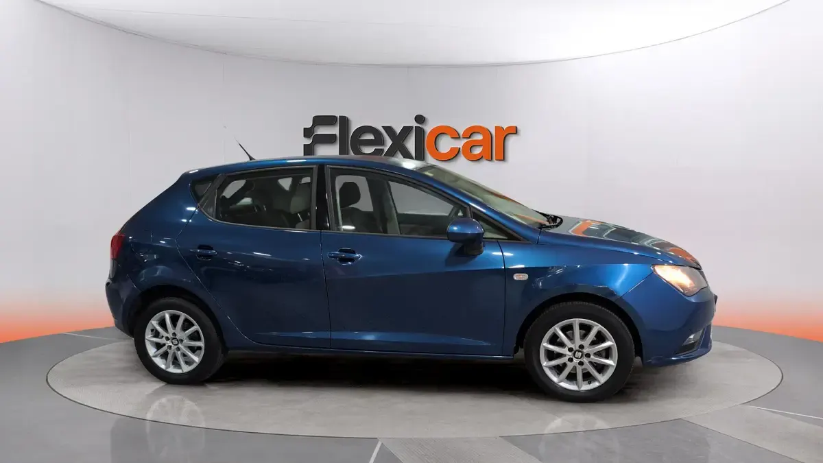 Usado Seat Ibiza Reference 90 CV (66 kW) 2016 Azul Berlina