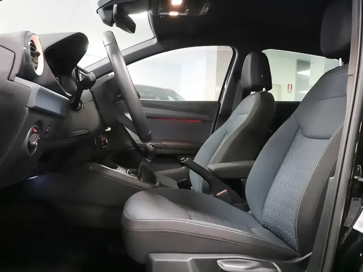 Usado Seat Ibiza Style Plus 115 CV (84 kW) 2026 Negro Utilitario