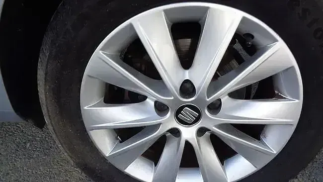 Usado Seat Leon Style 110 CV (80 kW) 2018 Gris