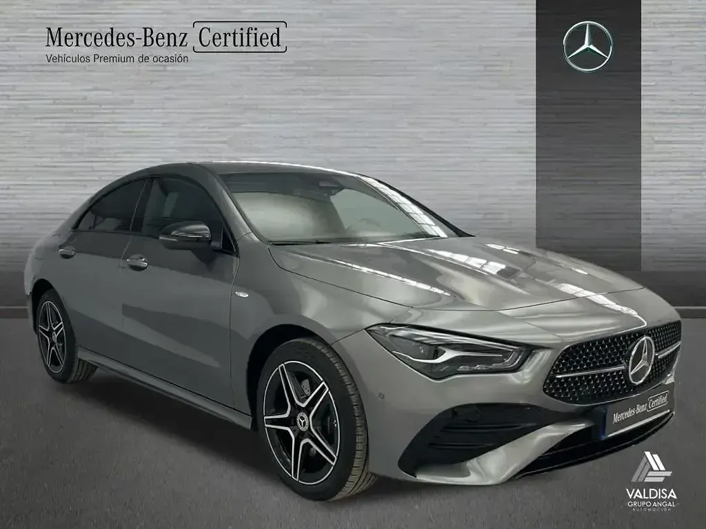 Usado Mercedes CLA250e AMG line 218 CV (160 kW) 2025 Gris montaña Coupe