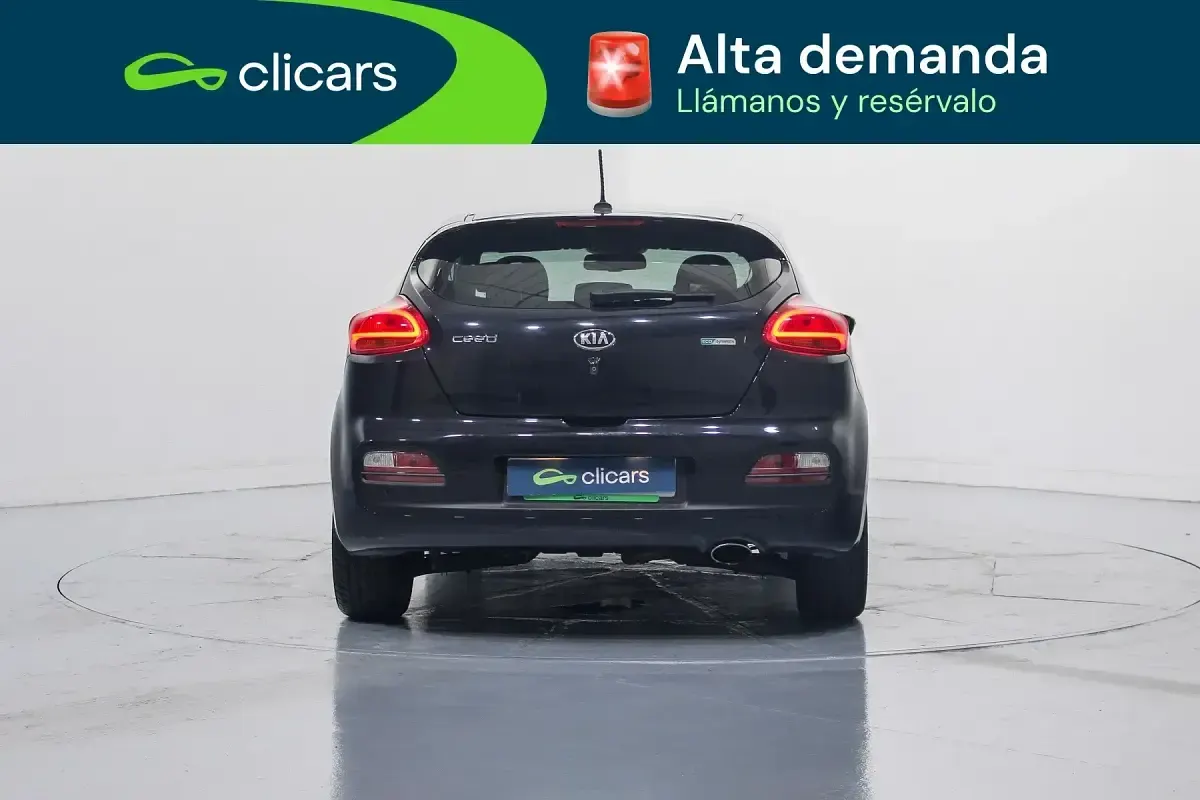 Usado Kia Ceed 120 CV (88 kW) 2016 Negro Utilitario