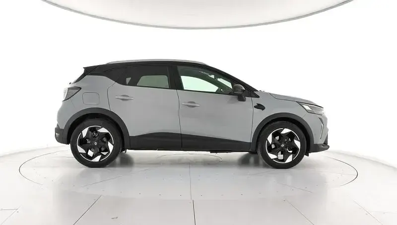 Usado Renault Captur Techno 100 CV (73 kW) 2025 Gris SUV