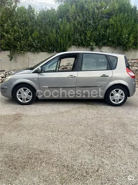 Usado Renault Scénic II Authentique 100 CV (73 kW) 2004 Gris / plata Monovolumen