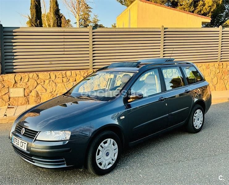 Usado Fiat Stilo Dynamic 115 CV (84 kW) 2003 Gris / plata Familiar