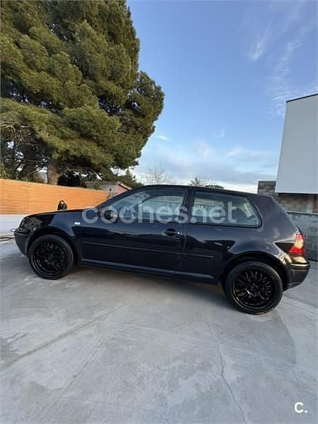 Negro Usado 2002 VW Golf IV Advance Berlina | 2700 € (Buen precio) - Imagen 1/4