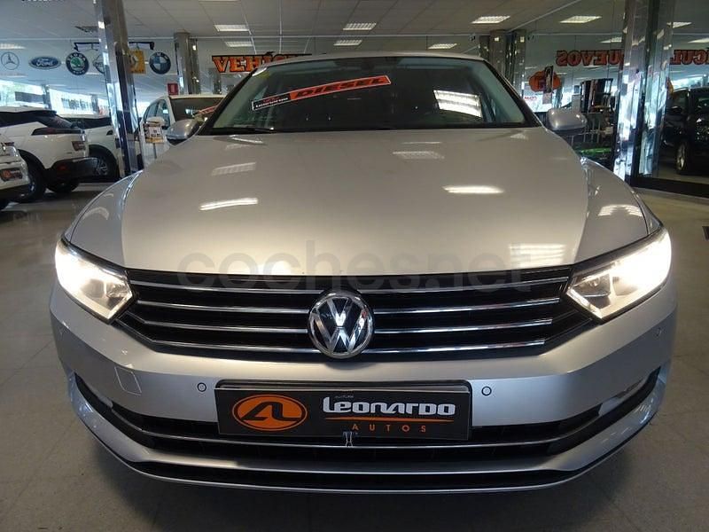 Usado VW Passat Advance 120 CV (88 kW) 2016 Gris / plata Berlina