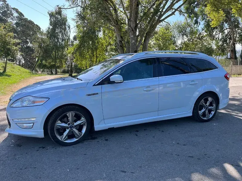 Usado Ford Mondeo Titanium 140 CV (102 kW) 2012 Blanco Familiar