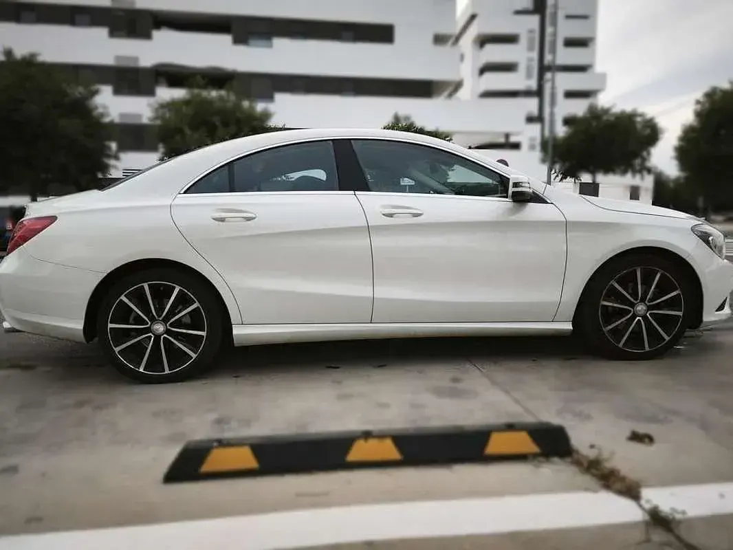 Usado Mercedes CLA200 136 CV (100 kW) 2016 Blanco Coupe