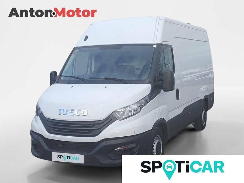 Blanco Usado 2023 Iveco Daily Berlina | 28.400 € (Un poco caro) - Imagen 1/4