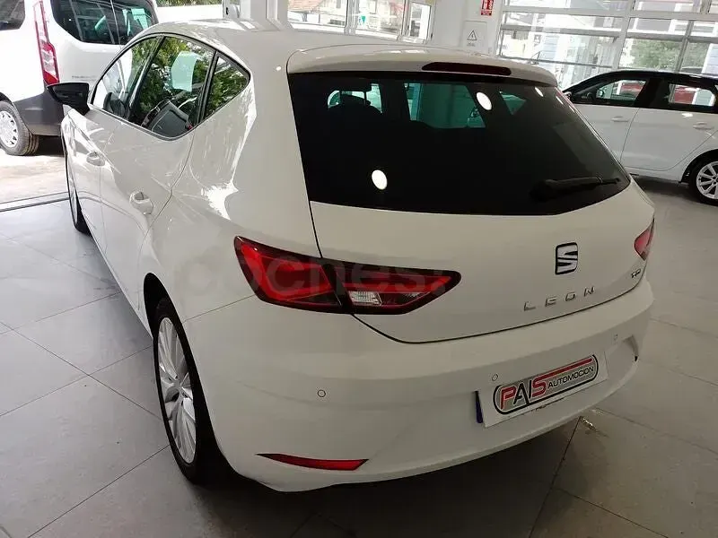 Usado Seat Leon Style Plus 115 CV (84 kW) 2017 Blanco Berlina