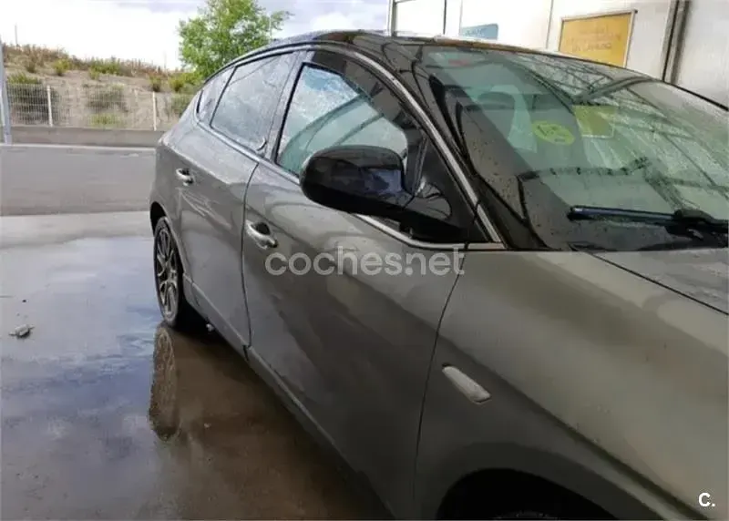 Usado Lancia Delta 120 CV (88 kW) 2010 Gris / plata Utilitario