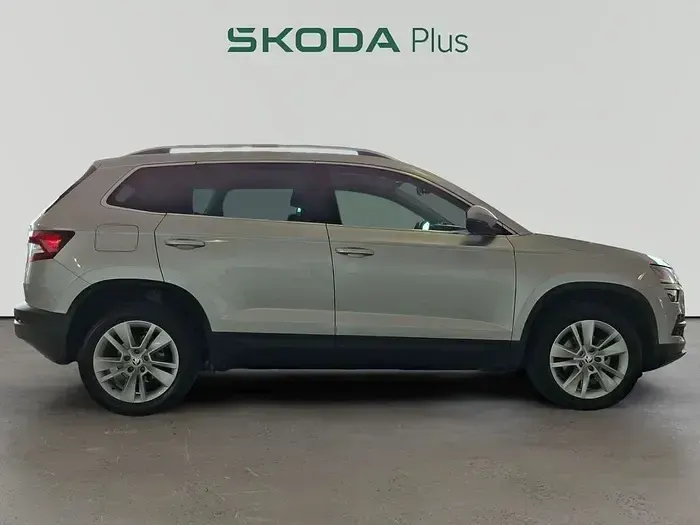 Usado Skoda Karoq Ambition 115 CV (84 kW) 2021 Gris plata SUV