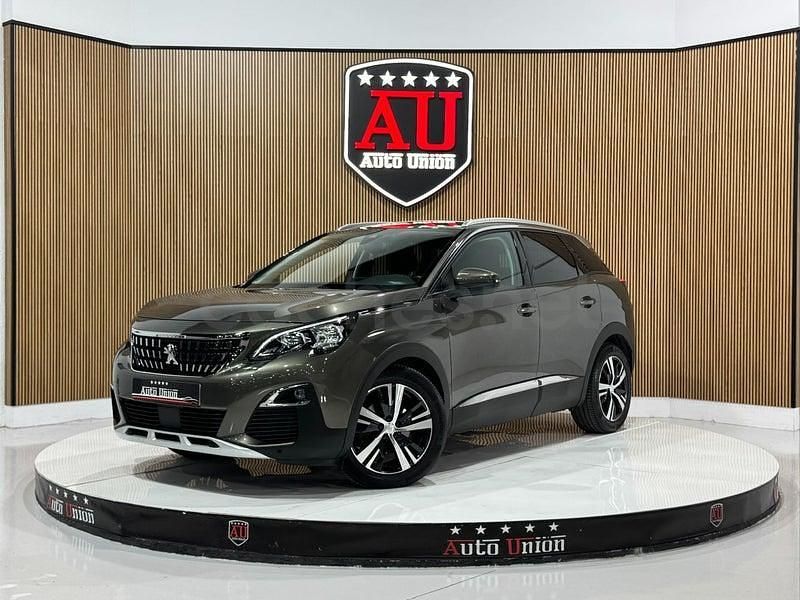 Usado Peugeot 3008 Allure 130 CV (95 kW) 2019 Gris / plata SUV