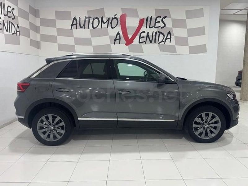Usado VW T-Roc Sportline 150 CV (110 kW) 2022 Gris / plata SUV