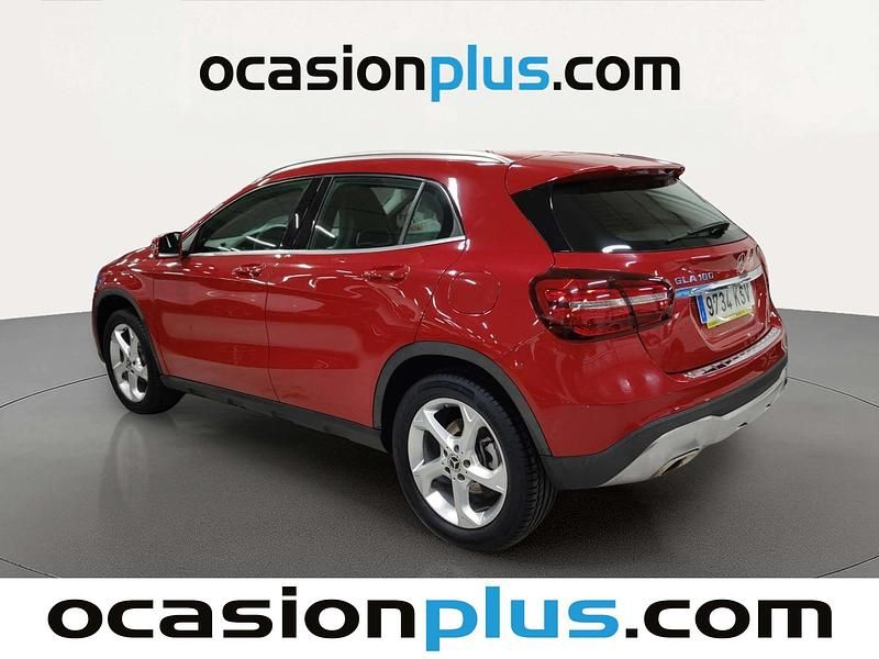 Usado Mercedes GLA180 122 CV (89 kW) 2019 Rojo SUV