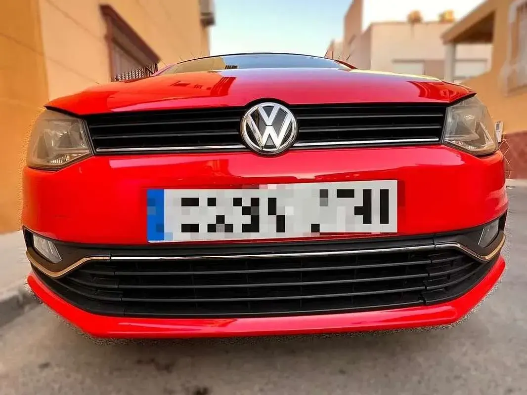 Usado VW Polo Sportline 90 CV (66 kW) 2015 Rojo Utilitario