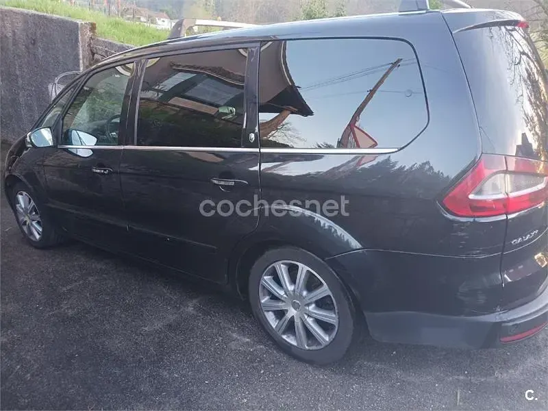 Usado Ford Galaxy Ghia 130 CV (95 kW) 2007 Negro Monovolumen