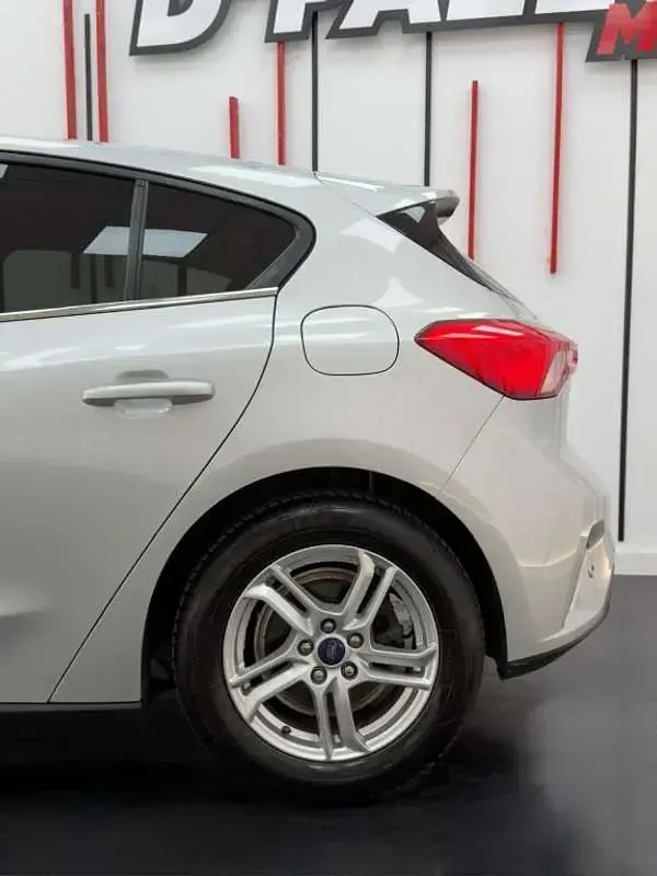 Usado Ford Focus Active 120 CV (88 kW) 2021 Gris Utilitario