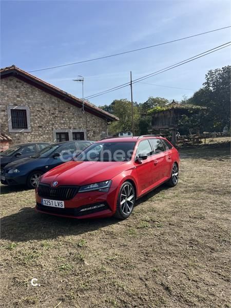 Rojo Usado 2021 Skoda Superb SportLine Familiar | 28.000 € - Imagen 1/4