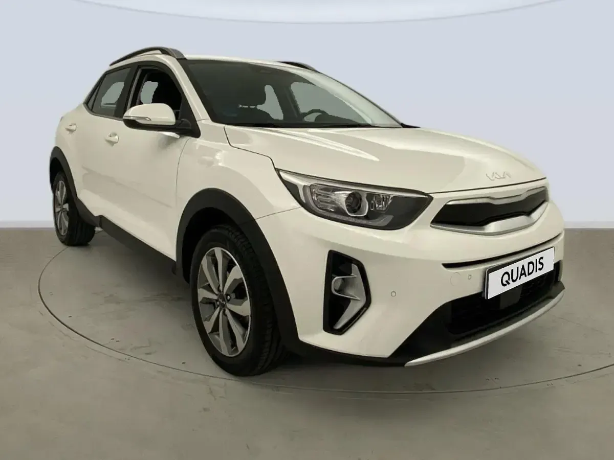 Usado Kia Stonic 101 CV (74 kW) 2023 Blanco SUV