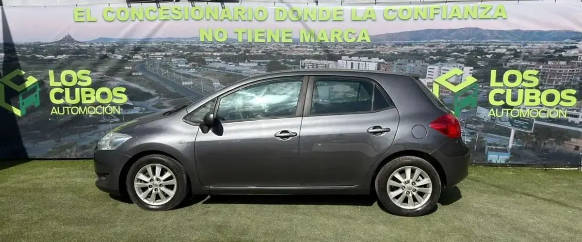 Usado Toyota Auris Sol 125 CV (91 kW) 2008 Gris Utilitario