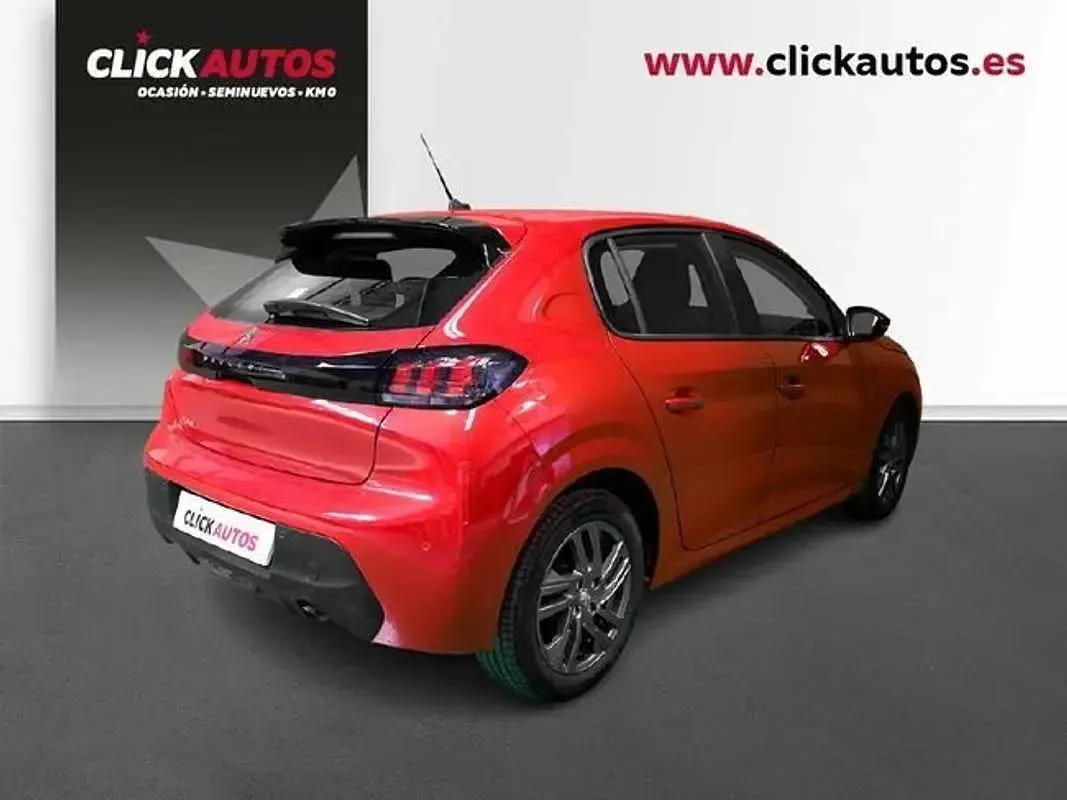 Usado Peugeot 208 Active 102 CV (75 kW) 2021 Rojo Utilitario