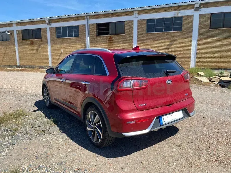 Begagnad Kia Niro 141 HK (103 kW) 2017 Röd SUV