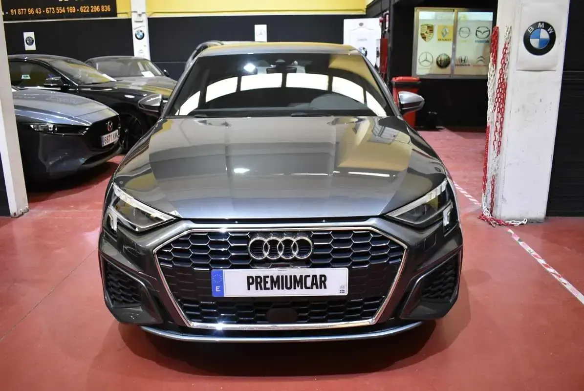 Usado Audi A3 Sportback S-Line 150 CV (110 kW) 2023 Gris Utilitario