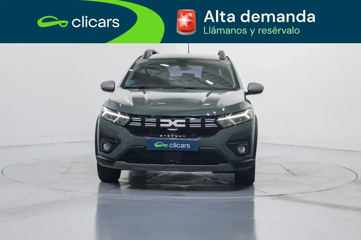 Usado Dacia Sandero Expression 100 CV (73 kW) 2023 Verde
