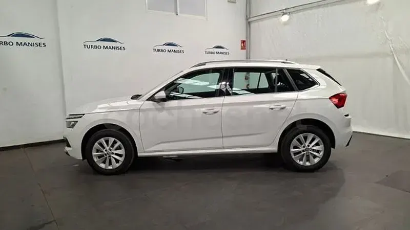 Usado Skoda Kamiq Ambition 110 CV (80 kW) 2023 Blanco SUV