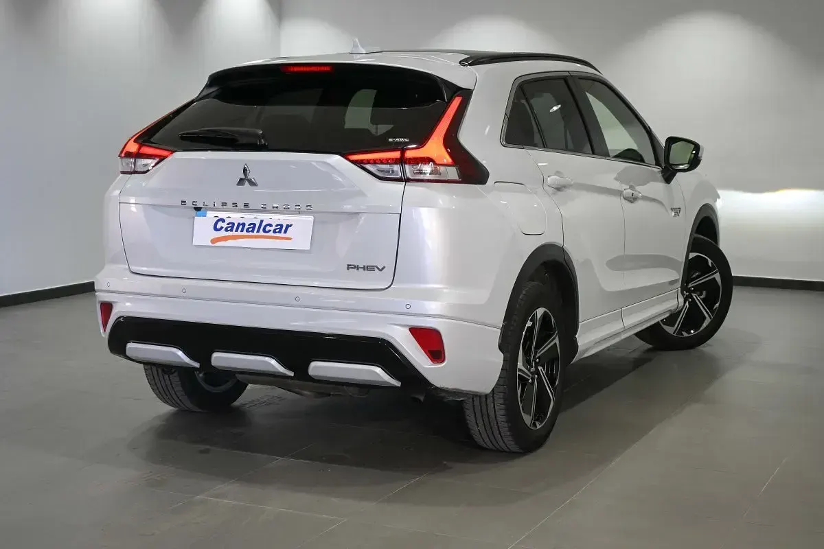 Usado Mitsubishi Eclipse Cross 188 CV (138 kW) 2022 Blanco perlado SUV