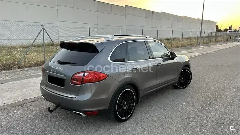 Usado Porsche Cayenne 240 CV (176 kW) 2012 Gris / plata SUV