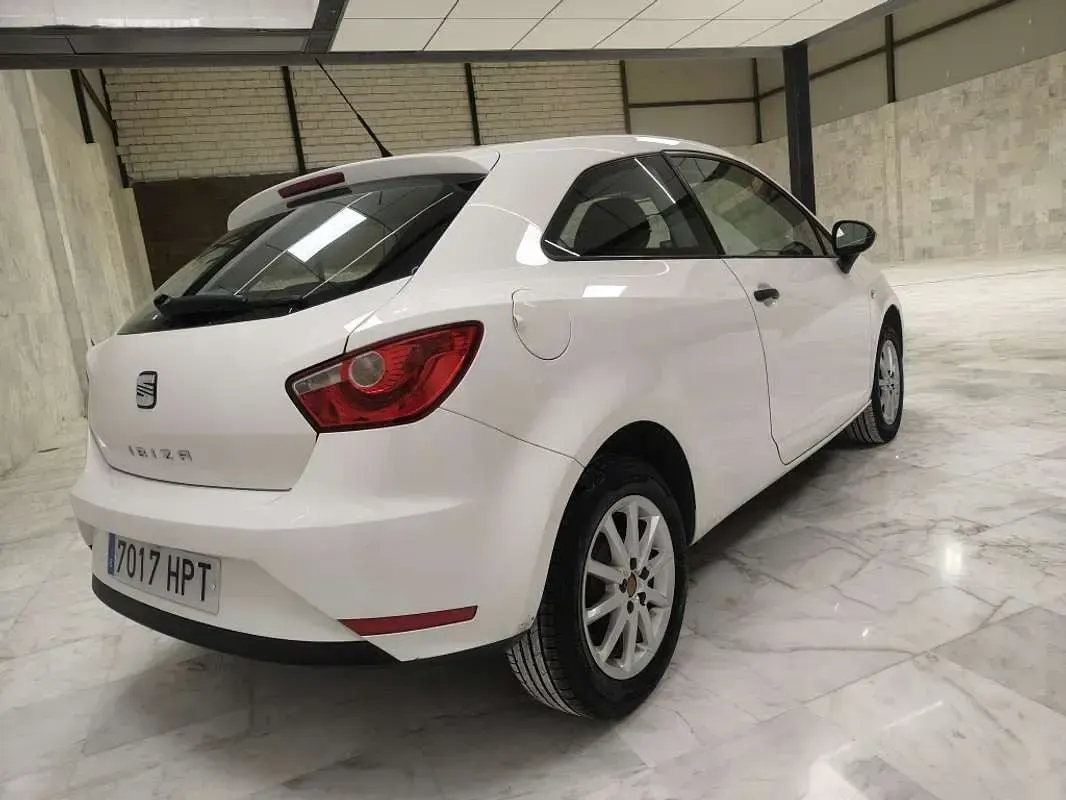 Usado Seat Ibiza SC Copa 70 CV (51 kW) 2013 Blanco Utilitario