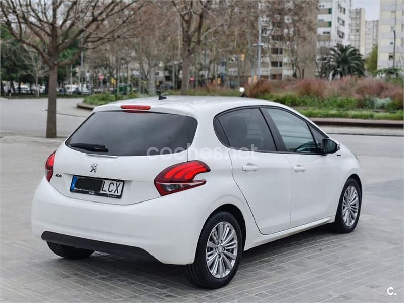Usado Peugeot 208 Signature Sky 99 CV (72 kW) 2020 Blanco Utilitario