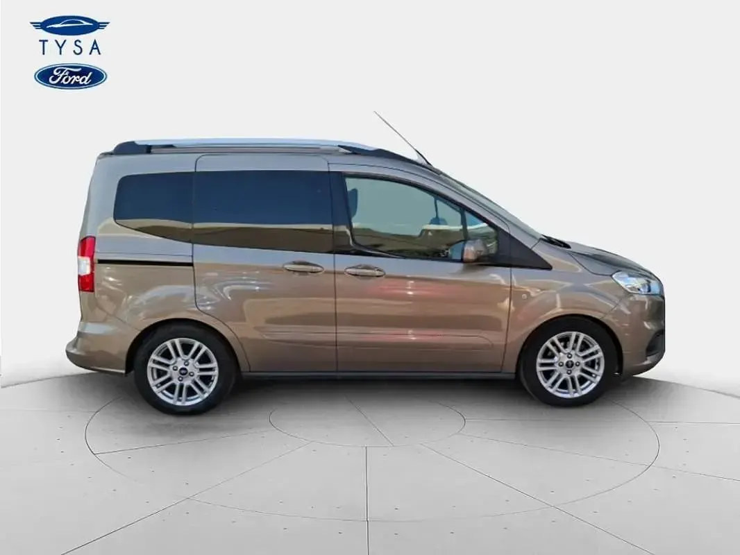 Usado Ford Tourneo Titanium 101 CV (74 kW) 2022 Marrón Van